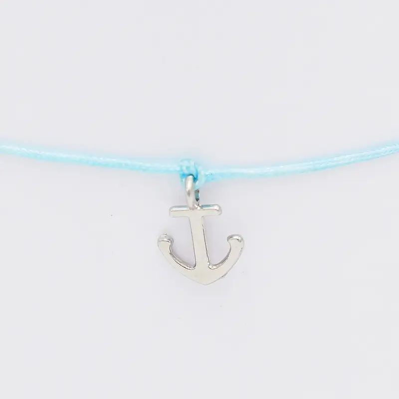 Armband mit Anker in Silber und hellblauen Armband