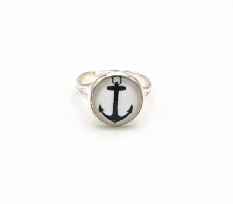 Auffälliger Ring in Silber und Anker 12mm