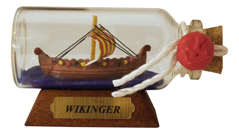 Kleines Flaschenschiff- Buddelschiff Wikinger- Schiff in Flasche- nautisch- maritime Dekoration