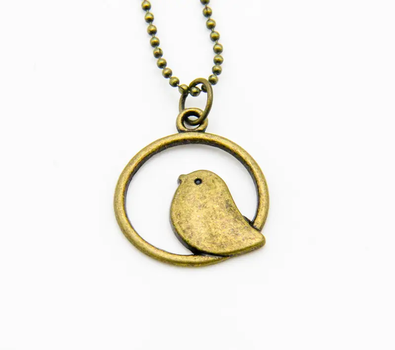 Kugelkette mit kleinem Vögelchen-Anhänger in Bronze