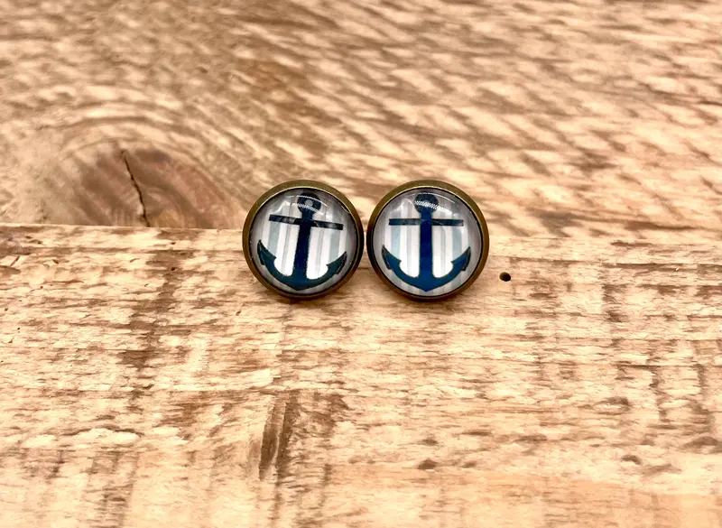 Ohrstecker aus Glas mit Anker-Motiv (gestreift)