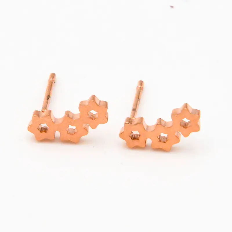 Ohrstecker mit drei kleinen Blumen Roségold aus Edelstahl