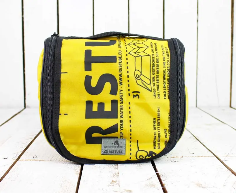 RESTUBE x Schwerelosigkite TOILETRY BAG
