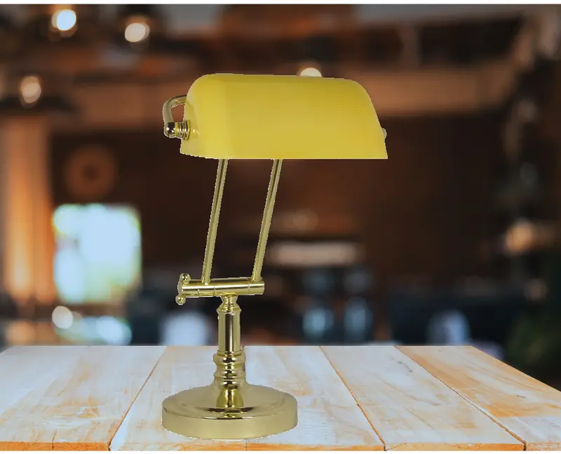 Schreibtisch/Bankierlampe Messingfuß mit Kniegelenk H. bis max. 45 cm- mit Glasschirm gelb- schwenkbar