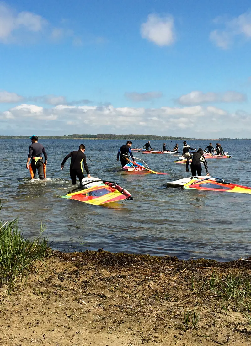Surfkurs Windsurfkurs — Kinder bis 13 Jahre (ab 25 kg)