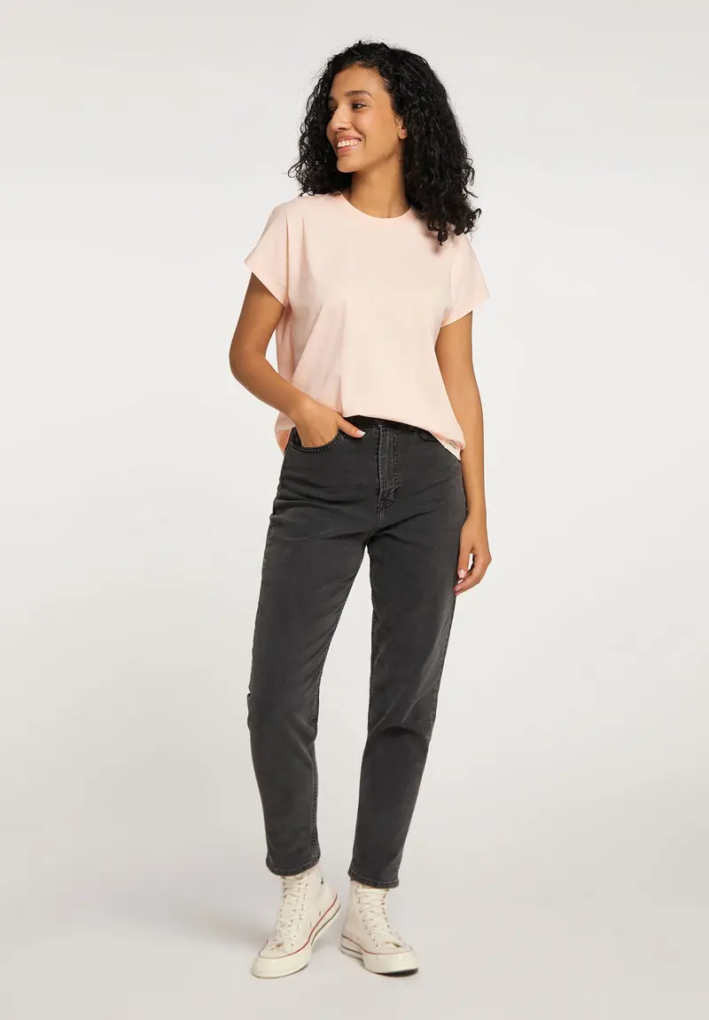 VACANT TEE